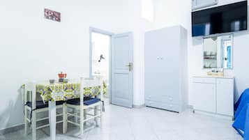 Monolocale Tripla Piano Terra | Cucina privata | Mini-frigorifero, bollitore elettrico