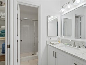 Shower, hair dryer, towels - 2BR/2BA Marco Island condo with pool, WiFi, kitchen, and parking. (Marco Island)