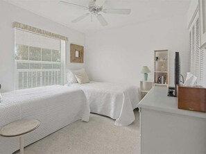 2 bedrooms, iron/ironing board, free WiFi, bed sheets - 2BR/2BA Marco Island condo with pool, WiFi, kitchen, and parking. (Marco Island)