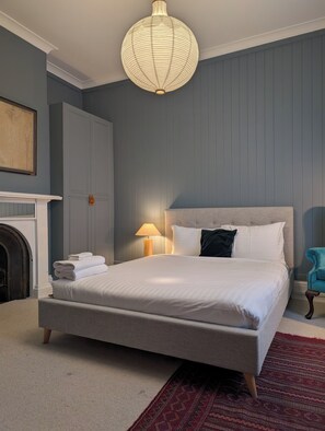 2 bedrooms, iron/ironing board, WiFi - Your CBD Treetop Base | Parking, Wifi & Views (Launceston City)