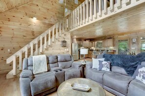 Smart TV, fireplace, offices - Altitude Adjustment– Big Mt Views, 2 Firelit Dec (Blue Ridge)