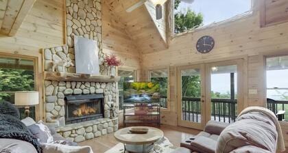 Stunning Mountain Cabin w/ Hot Tub & Decks