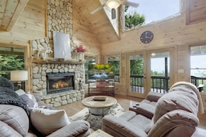 Smart TV, fireplace, stereo