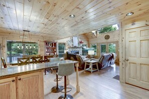 Interior - Altitude Adjustment-2 Firelit Decks, Big Mountain Views, Billiards & King Suites (Blue Ridge)