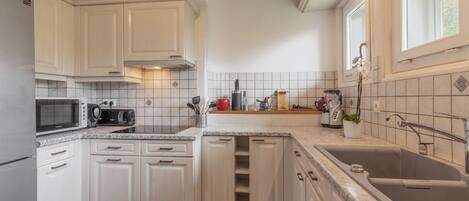 Réfrigérateur, micro-ondes, four, lave-vaisselle