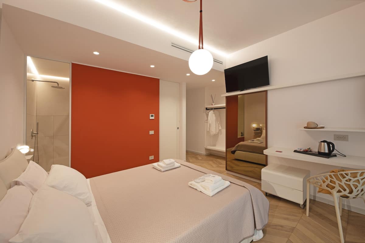 Deluxe Double Room, Balcony | Blackout drapes, soundproofing, free WiFi