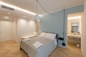 Blackout curtains, soundproofing, free WiFi