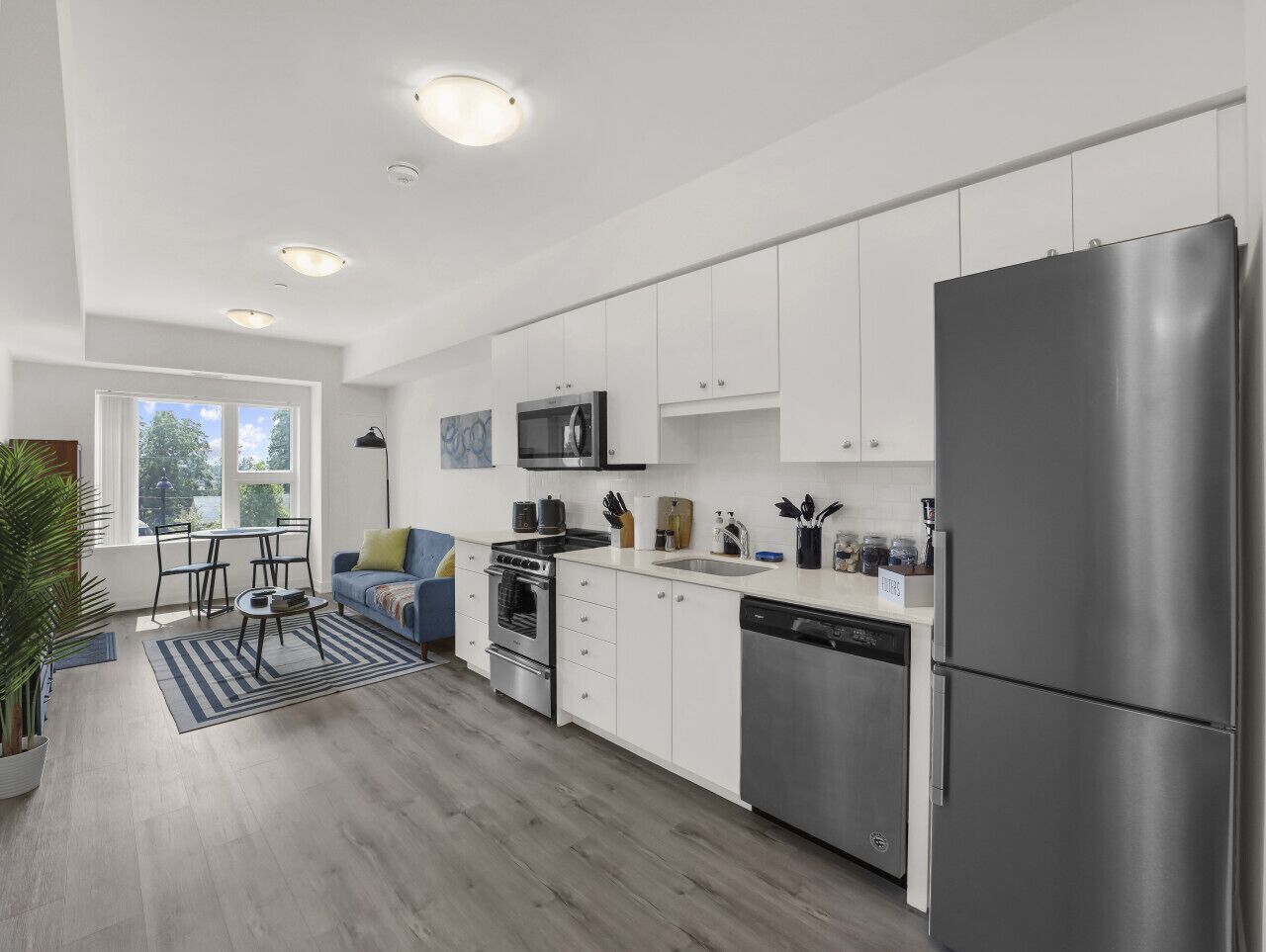 雪櫃、微波爐、焗爐、爐具