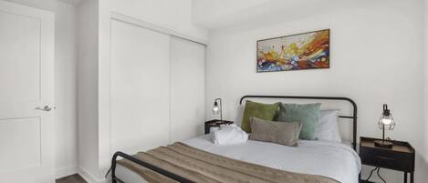 1 slaapkamer, een strijkplank/strijkijzer, gratis wifi, beddengoed