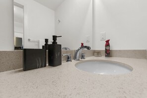 Hårføner og håndklær