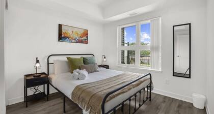 Stylish 1BR Condo in Prime Location with Parking and Wi Fi