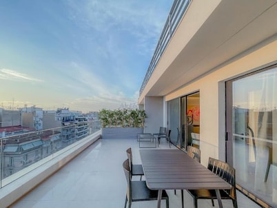 Luxury Penthouse 2 BDR