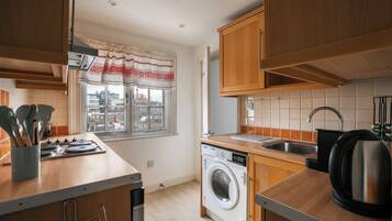 Kühlschrank, Ofen, Herdplatte, Geschirrspüler