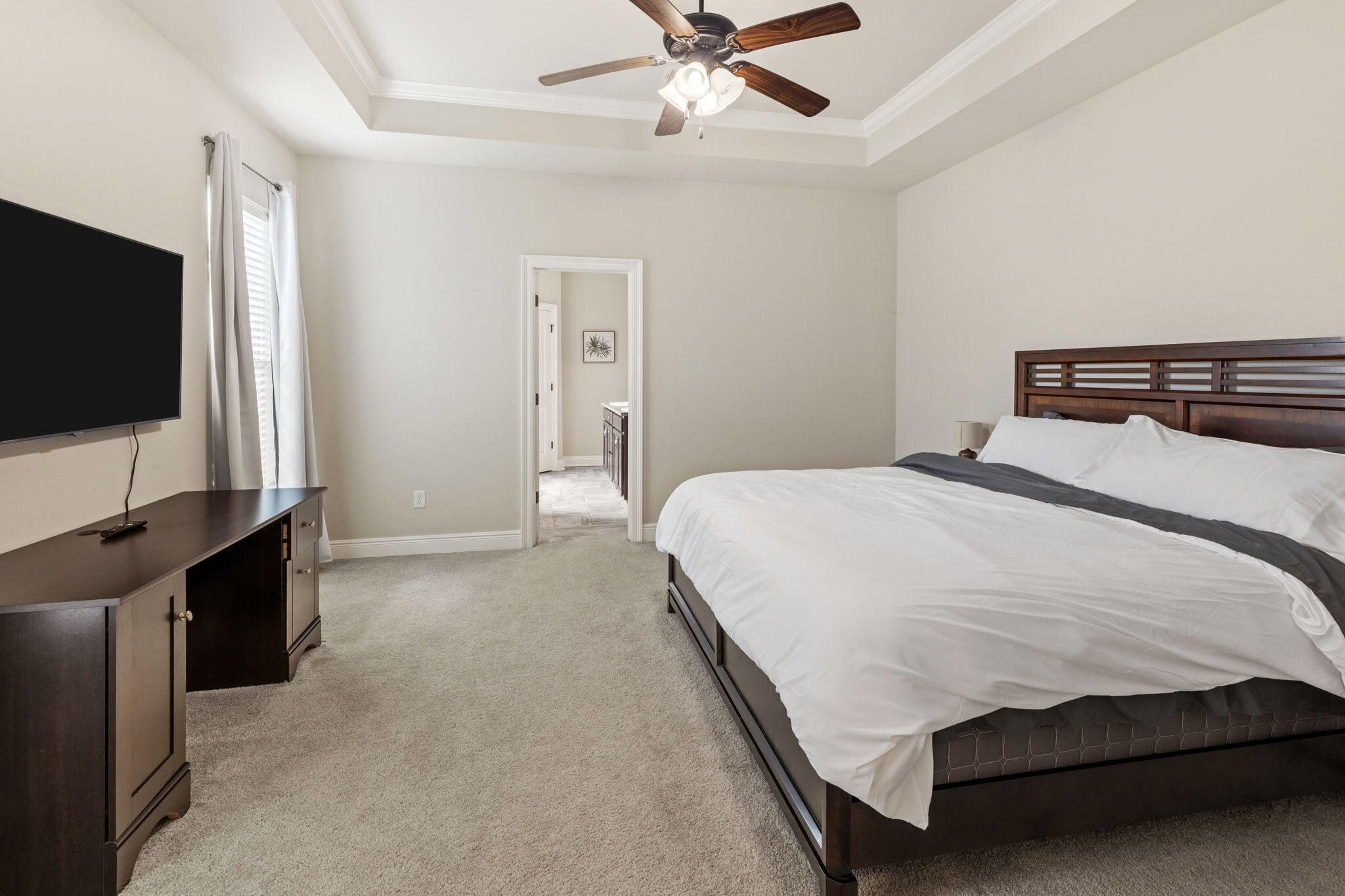 3 bedrooms, iron/ironing board, WiFi, bed sheets