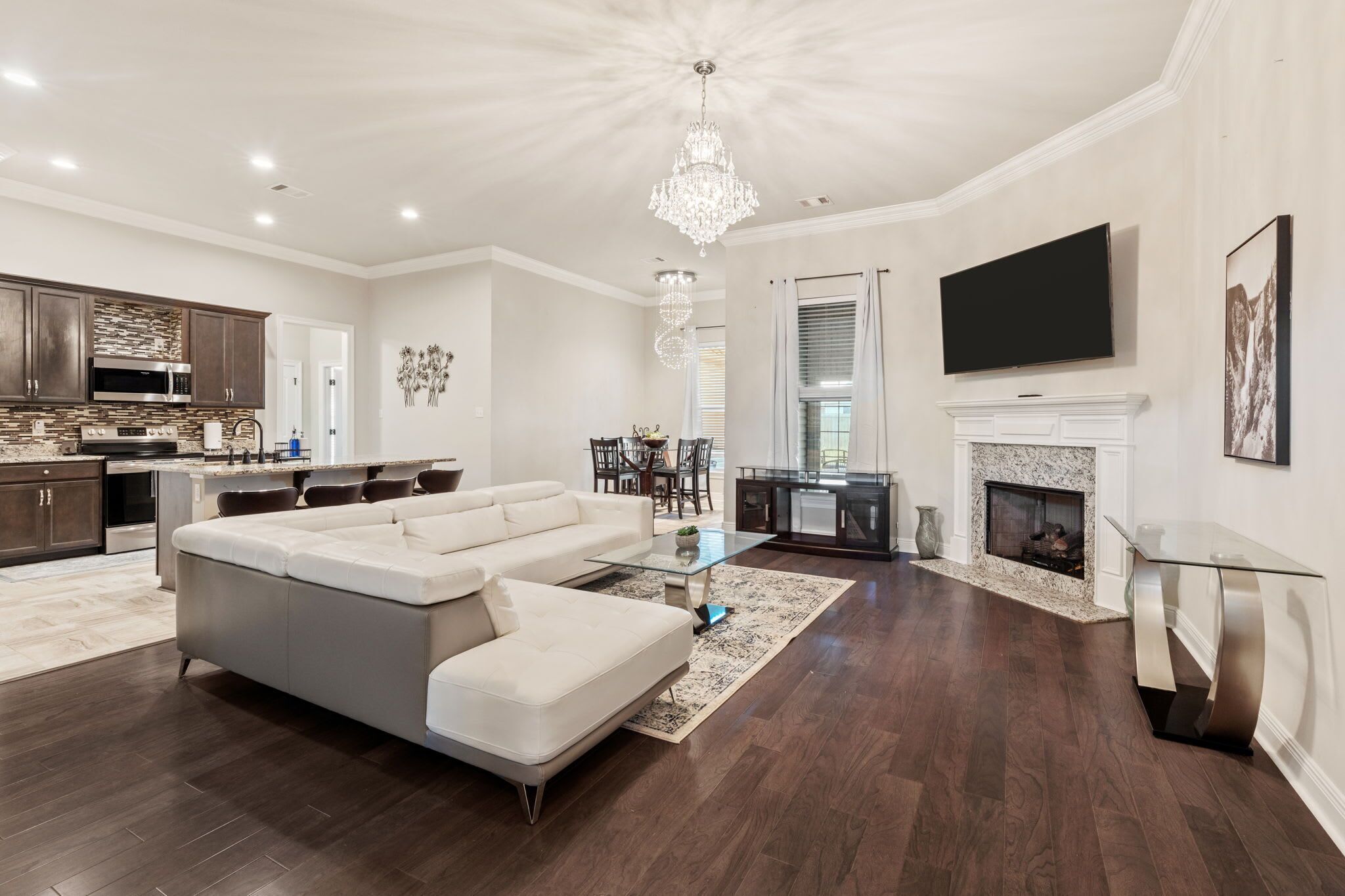 TV, fireplace