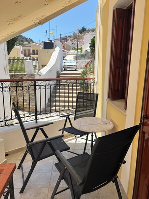 Outdoor dining - A Spacious Traditional Two-Storey House in Symi (Symi)