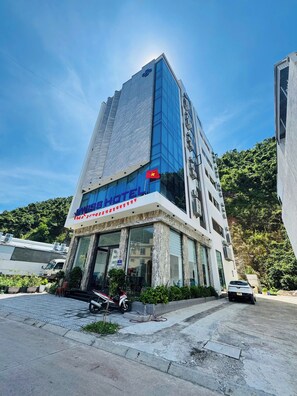 Front of property - Swiss Hotel Cat Ba (Hai Phong)