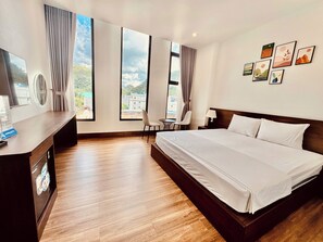 Deluxe Double Room, 1 King Bed, City View | Desk, laptop workspace, soundproofing, free WiFi - Swiss Hotel Cat Ba (Hai Phong)