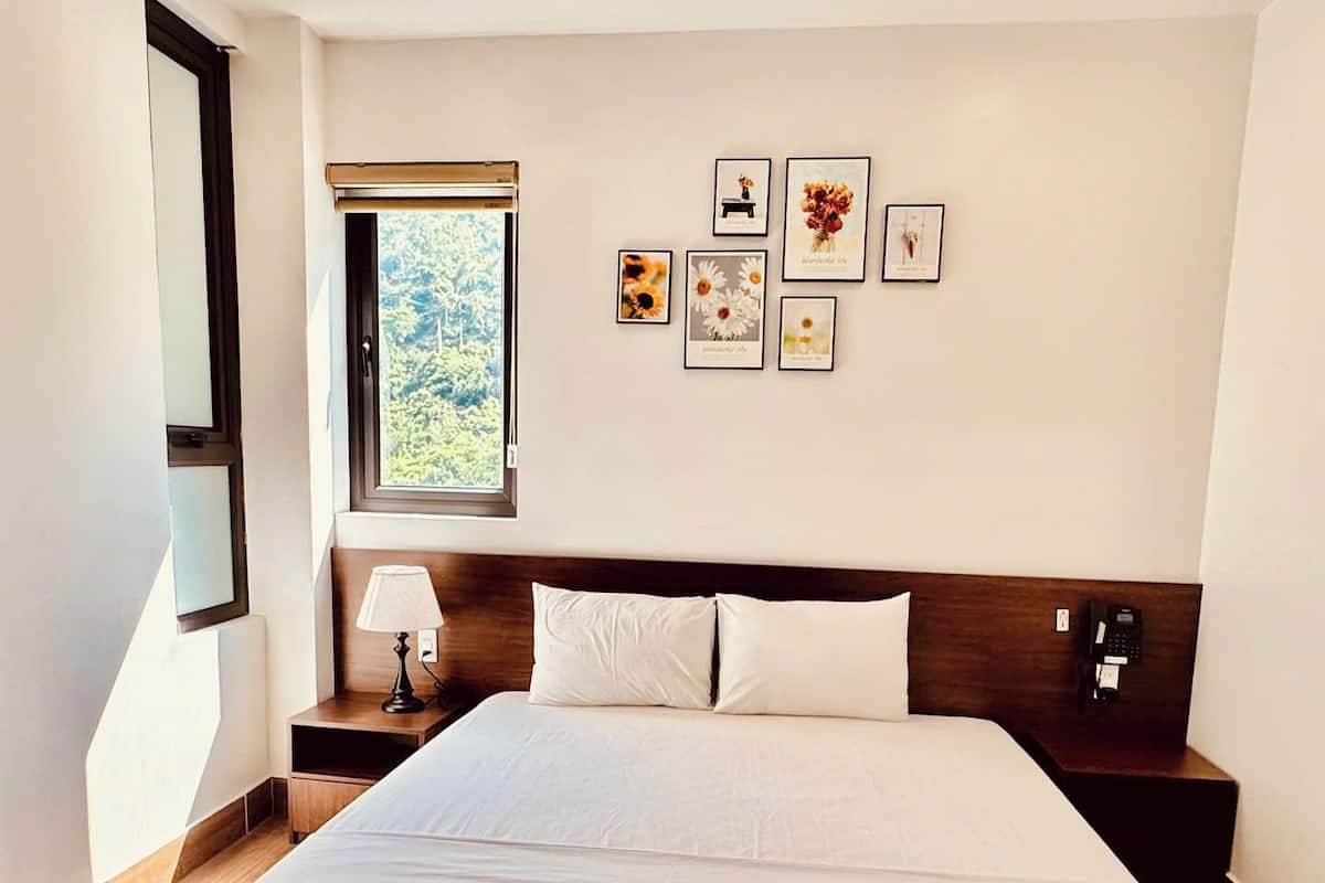 Quarto casal standard, vista para a montanha | Escrivaninha, espaço de trabalho para notebook, Wi-Fi de cortesia
