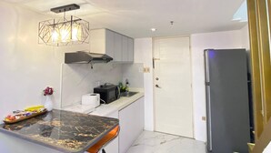 Condo, 1 Bedroom, Smoking, Terrace | Dapur peribadi