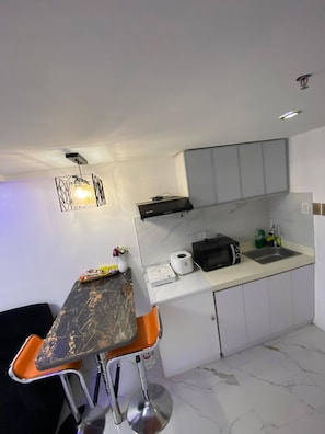 Condo, 1 Bedroom, Smoking, Terrace | Private kitchen
