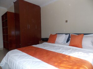 8 chambres, Wi-Fi, draps fournis