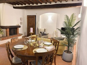 Dining - Condo Cortona, luxury apartment for 4 with pool and garden in Tuscany! (Cortona)