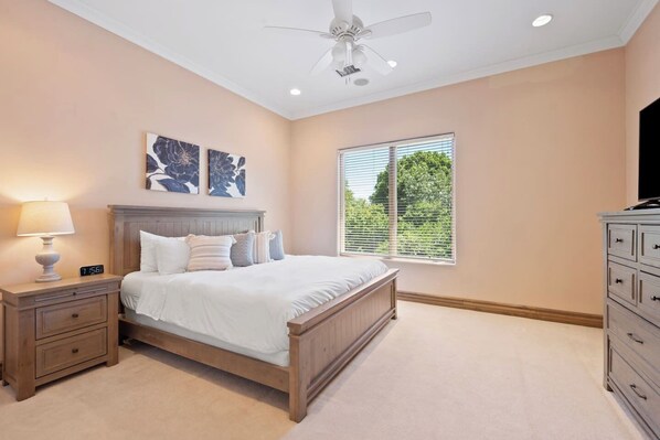8 bedrooms, desk, iron/ironing board, travel cot