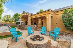 Terrace/patio - Desert Paradise Retreat | Luxe 5BR w/ Pool in Mesa (Mesa)