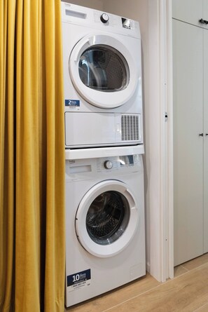 Apartment, 1 Bedroom, Garden View | Interior