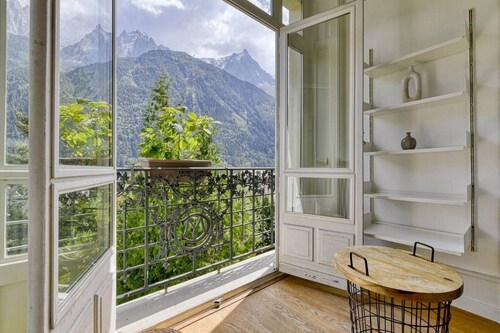 Facing the Mont Blanc range.