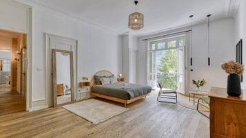 3 slaapkamers, een strijkplank/strijkijzer, gratis wifi, beddengoed