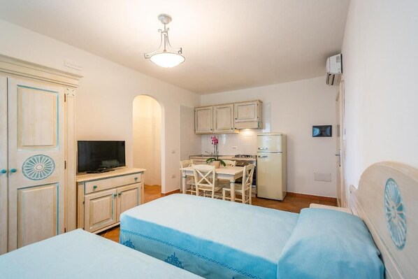 Apartment, 2 Bedrooms, Balcony | Room amenity