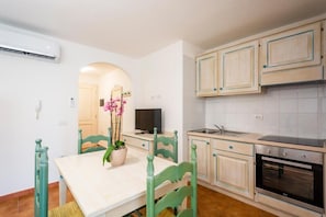 Apartment, 2 Bedrooms, Balcony | Interior