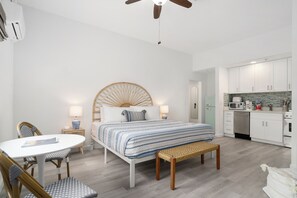 Iron/ironing board, free WiFi, bed sheets