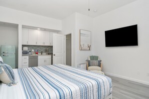 Iron/ironing board, free WiFi, bed sheets