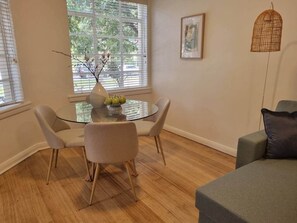 Dining - Stylish Comfort on the Park (East Melbourne)
