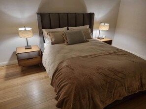 2 bedrooms, iron/ironing board, free WiFi, bed sheets - Stylish Comfort on the Park (East Melbourne)