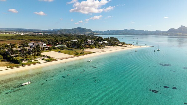 Beach - CasaWapa - Waterfront Apartment (Pointe d'Esny)