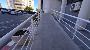 Apartment | Balcony - Cozy Benidorm Apartment With Terrace (Benidorm)