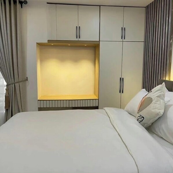 In-room safe, desk, laptop workspace, blackout curtains