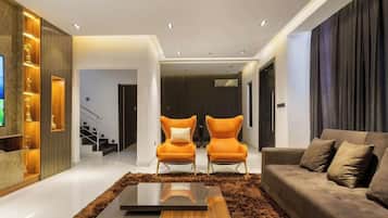 Family Apartment, Balcony, City View | Living area