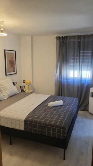 2 bedrooms, iron/ironing board, travel cot, free WiFi