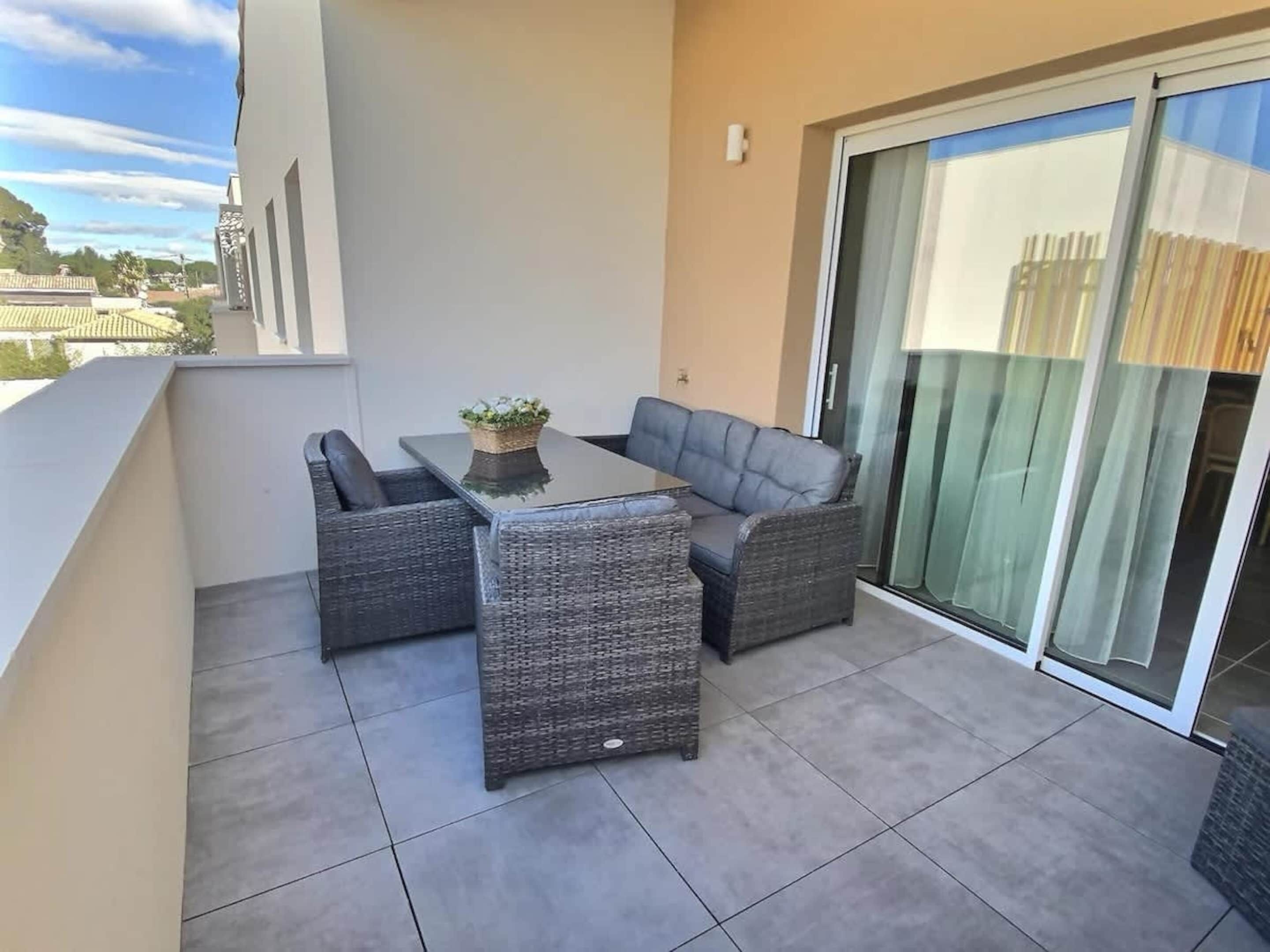 Apartment | Outdoor dining