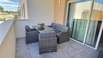 Apartment | Outdoor dining