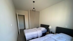 Apartment | 2 bedrooms, iron/ironing board, bed sheets - Modern Apartment in Vias for 6 Guests (Vias)