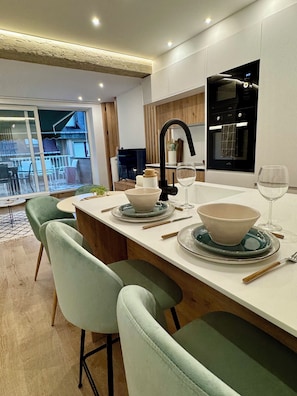 Fridge, microwave, oven, stovetop - QUINTANA TERRACE (Oviedo)