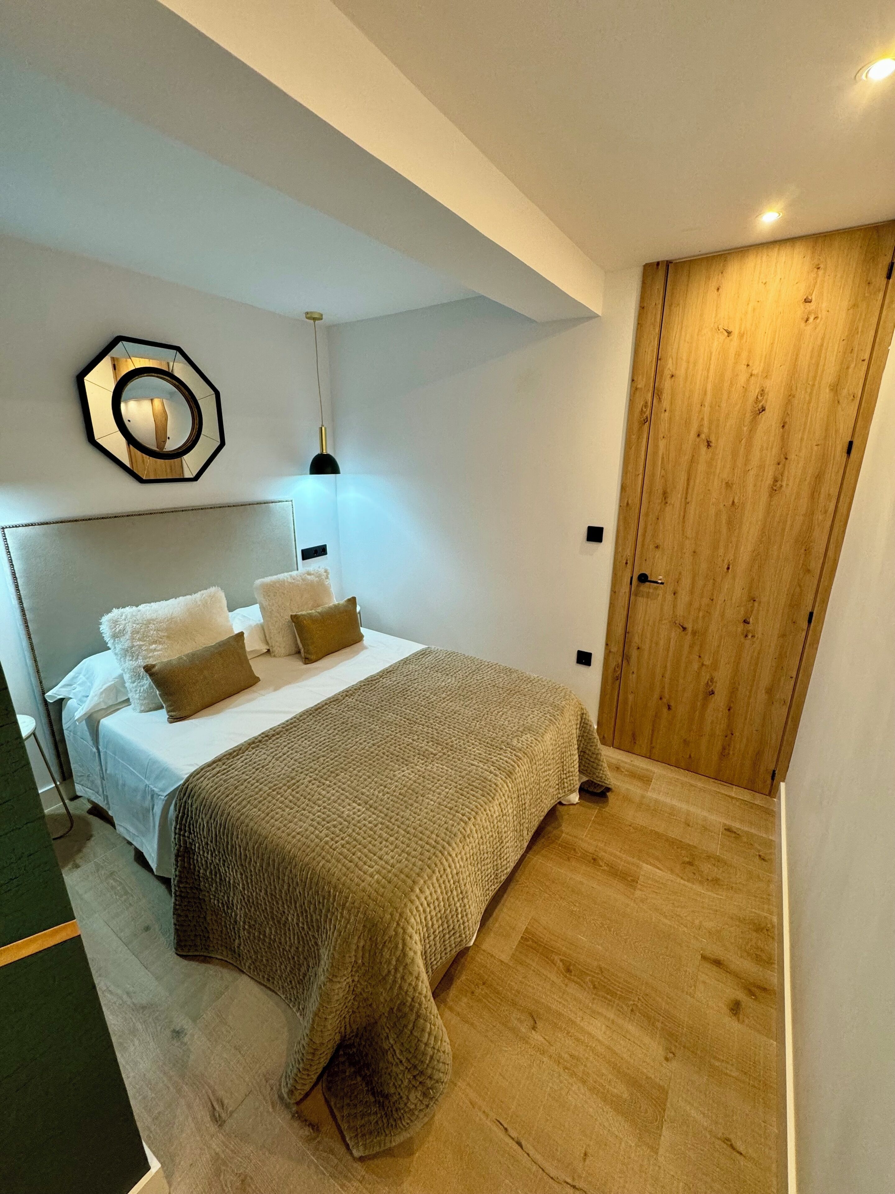 3 dormitorios, tabla de planchar con plancha, Internet y ropa de cama