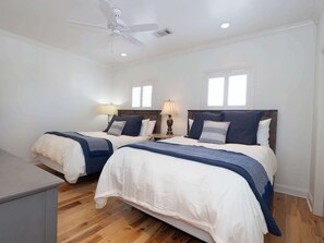 4 室のベッドルーム、アイロン / アイロン台、WiFi、ベッドシーツ