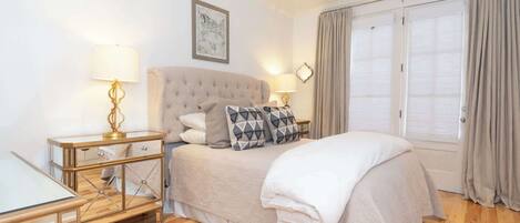 4 bedrooms, iron/ironing board, WiFi, bed sheets